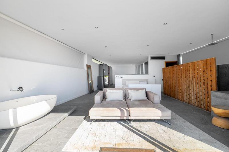 7 Bedroom Property for Sale in Bantry Bay Western Cape